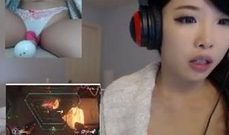 Phoenix – Camgirl plays Overwatch with vibrator